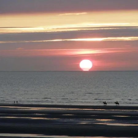 Family In Oostduinkerke, Cleaning Included Apartamento